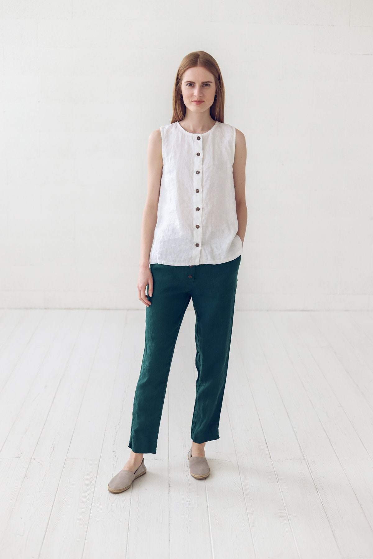 Women's linen cropped trousers