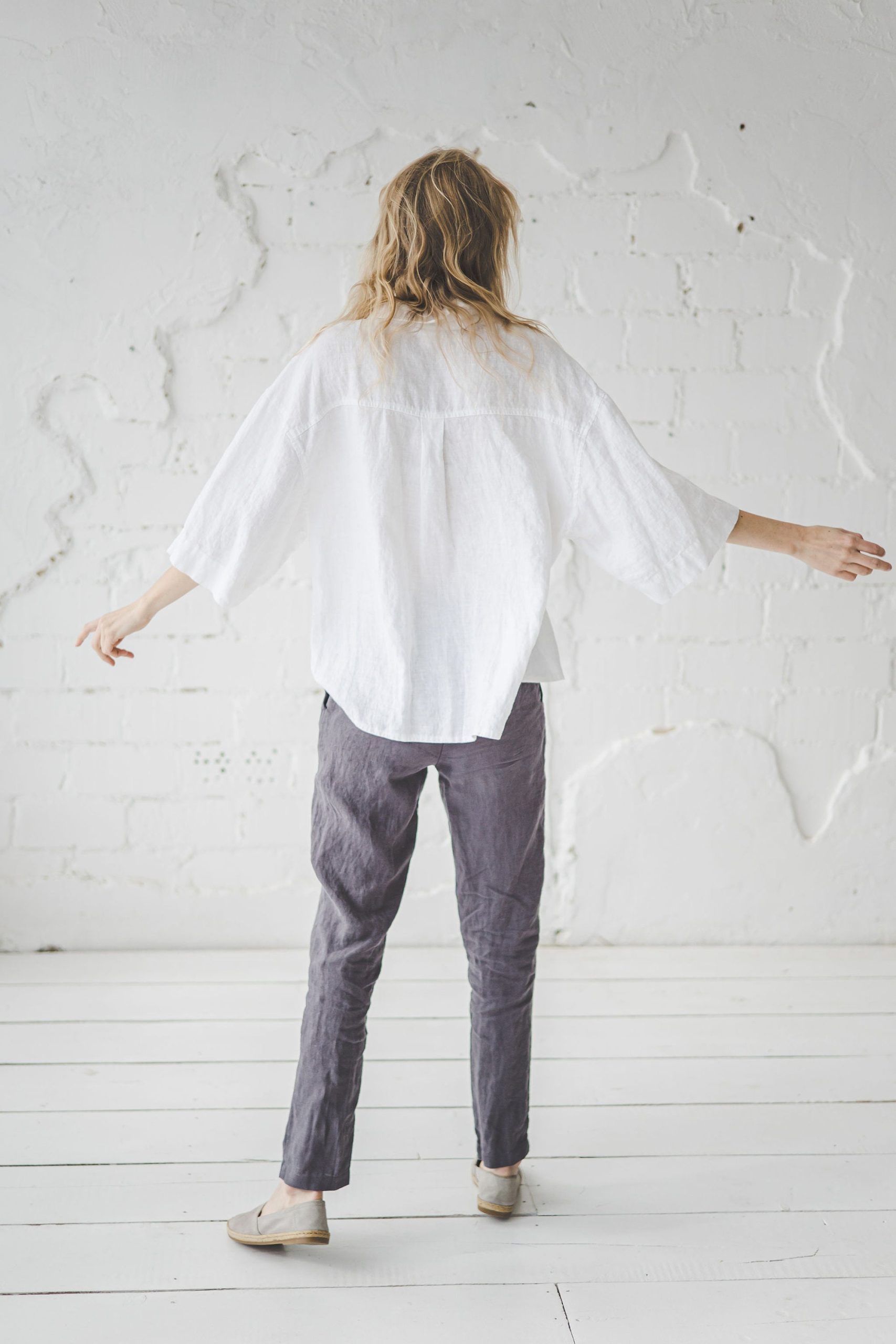 Women's Elegant Linen Button-Down Shirt - Image 6