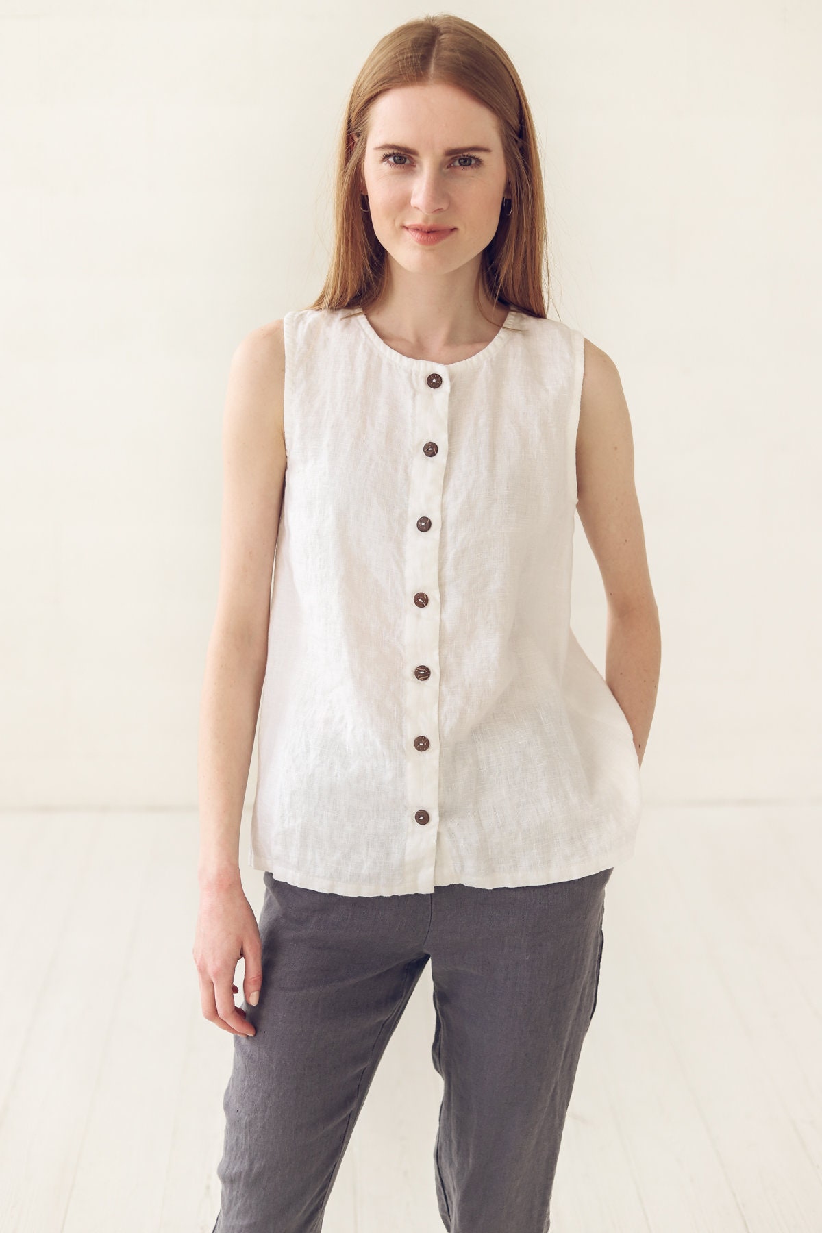 Women's Linen Sleeveless Button Front Top