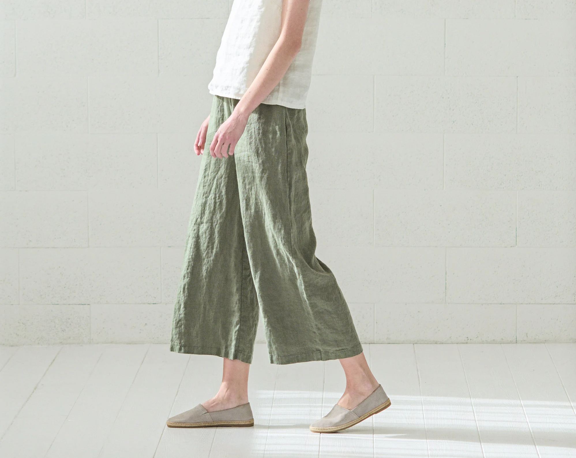 A touch of moss green linen wide-leg pants - Image 5