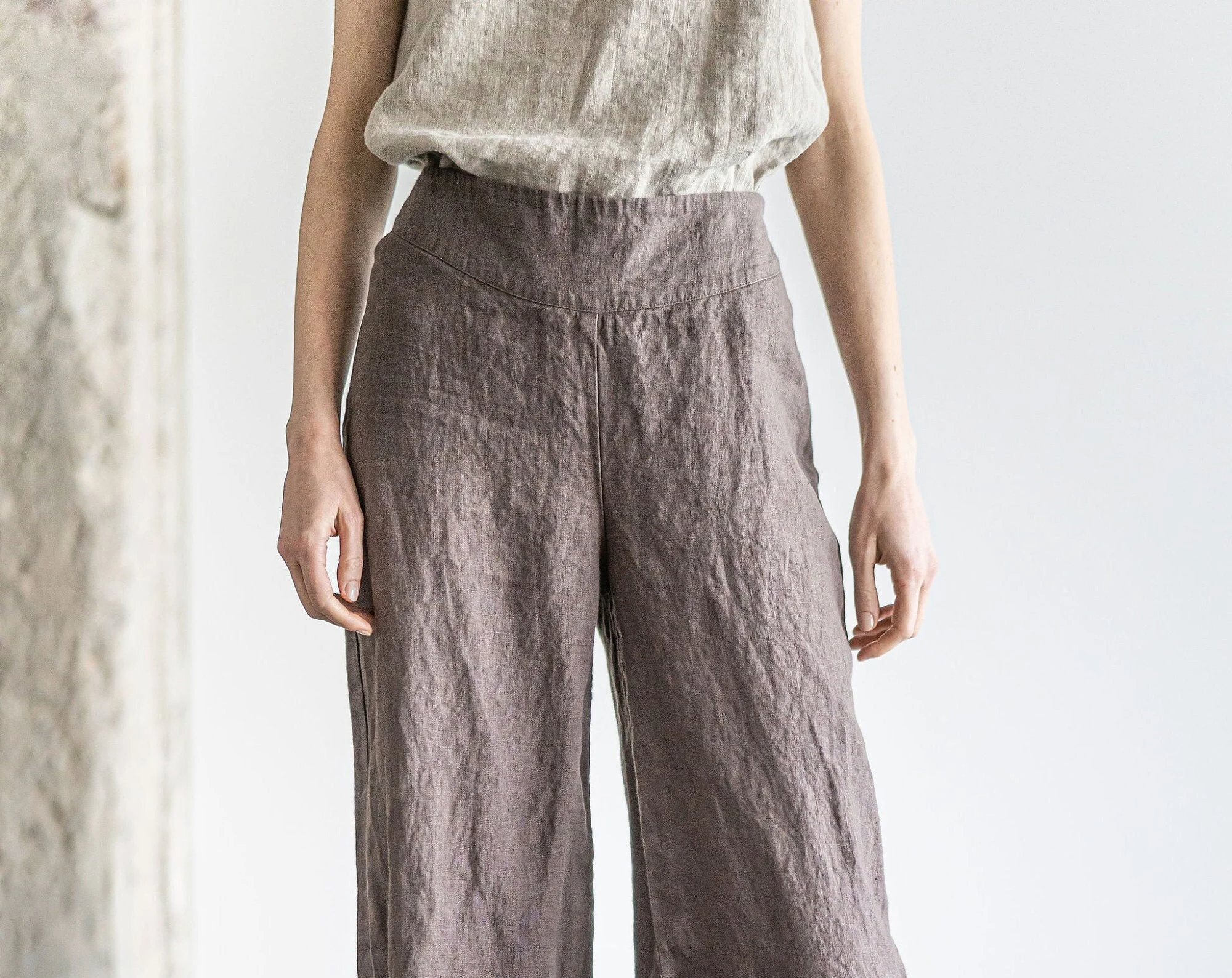 Women's Linen Wide-Leg Cropped Pants - Image 5