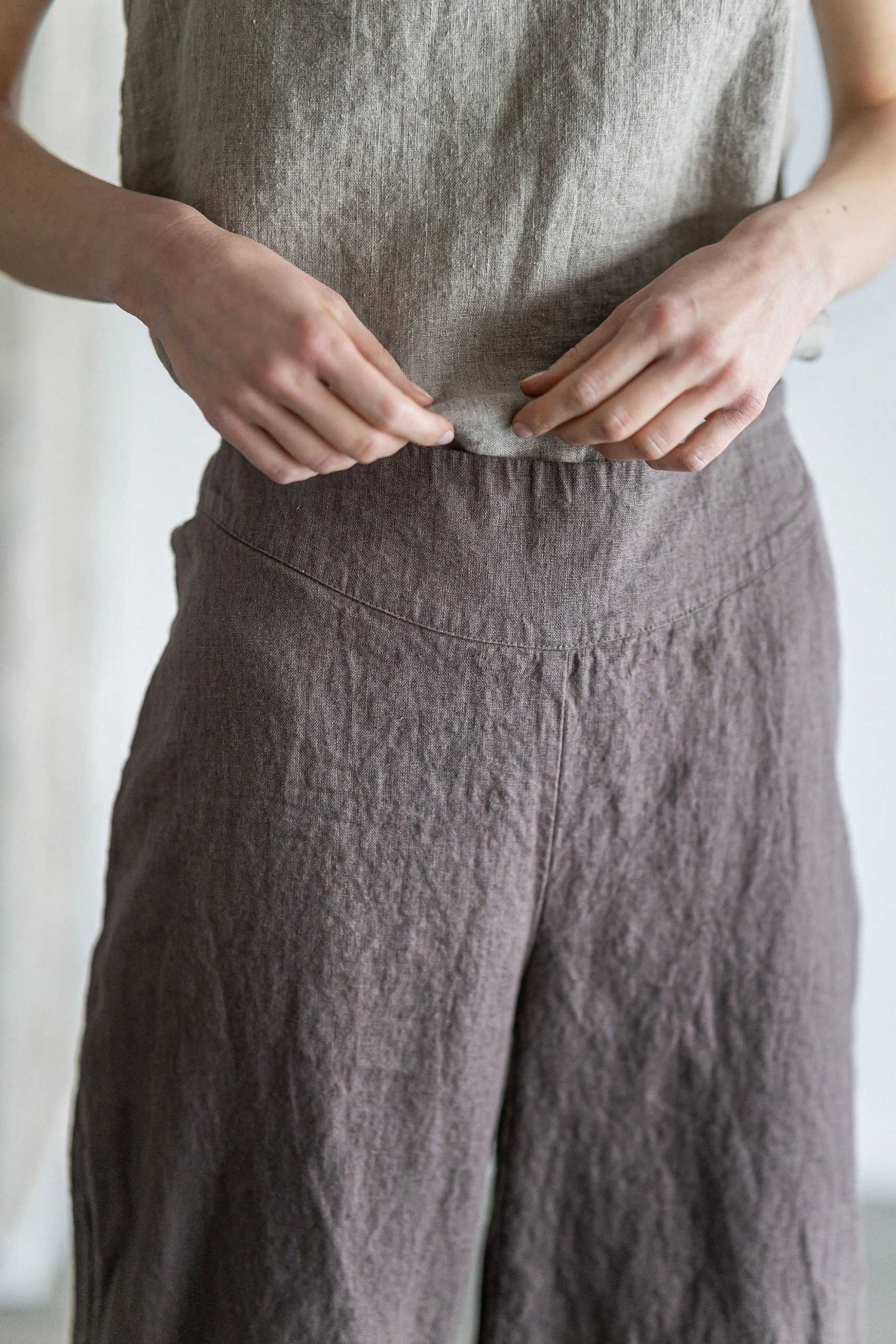 Women's Linen Wide-Leg Cropped Pants - Image 3