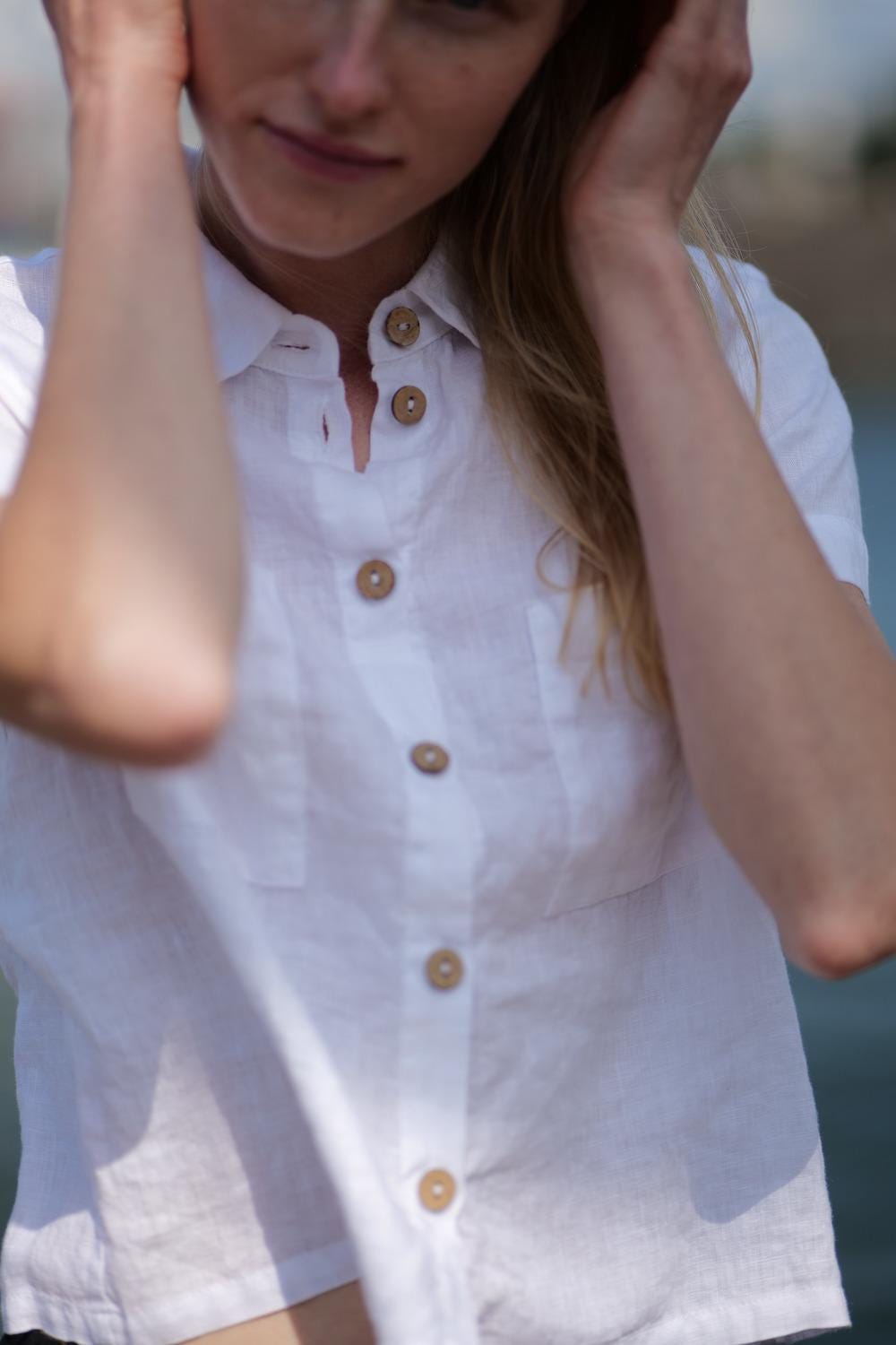 Women's Linen Short Sleeve Button-Down Shirt - Image 3