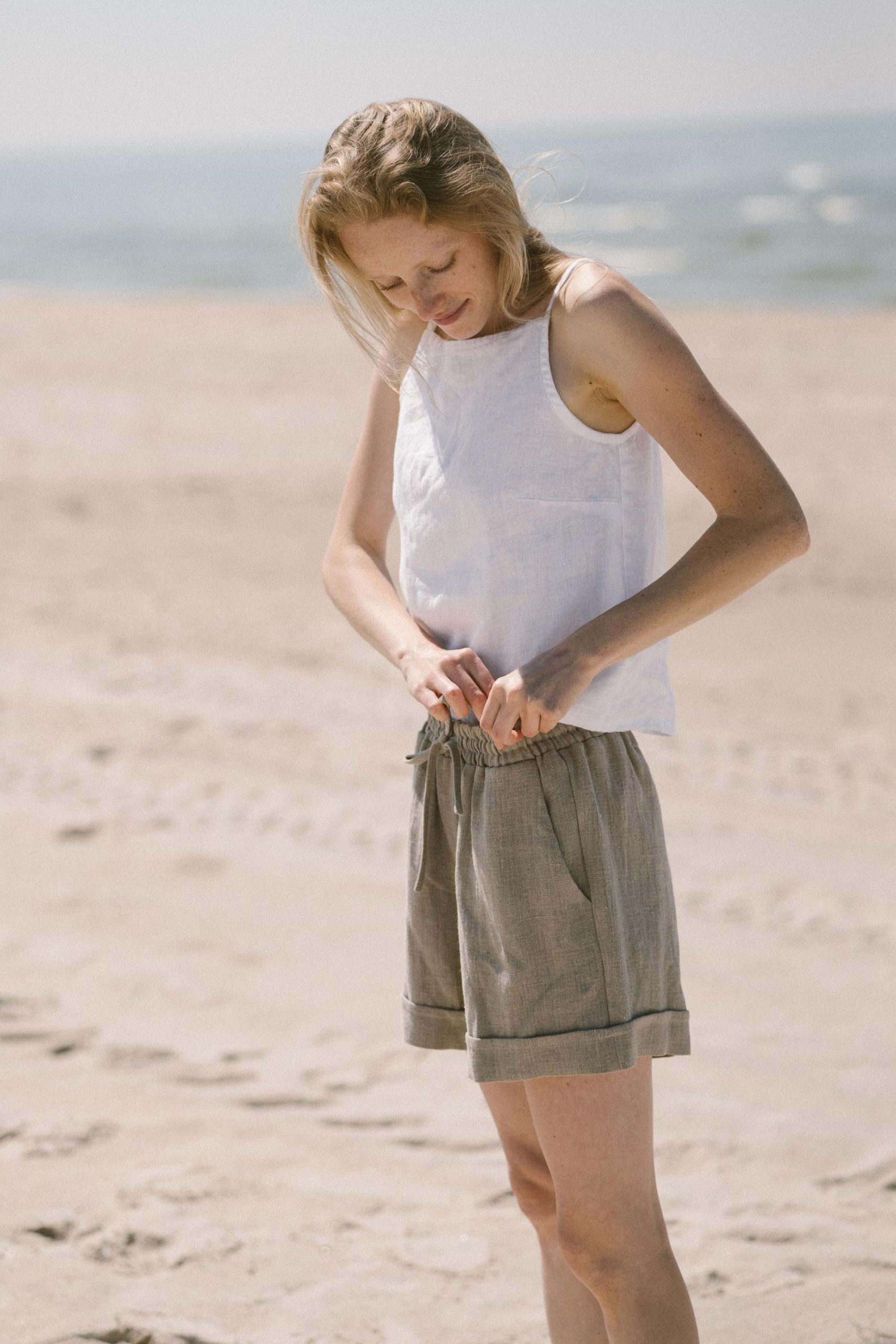 Women's Linen Loose Roll-Up Shorts - Image 6