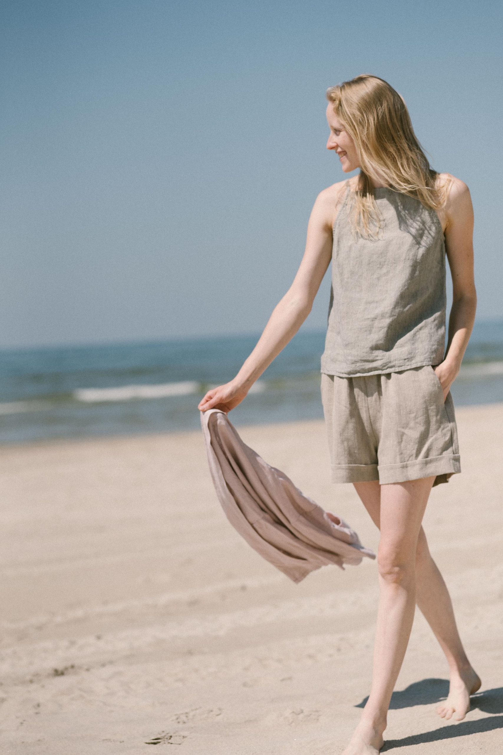 Women's Linen Loose Roll-Up Shorts - Image 5