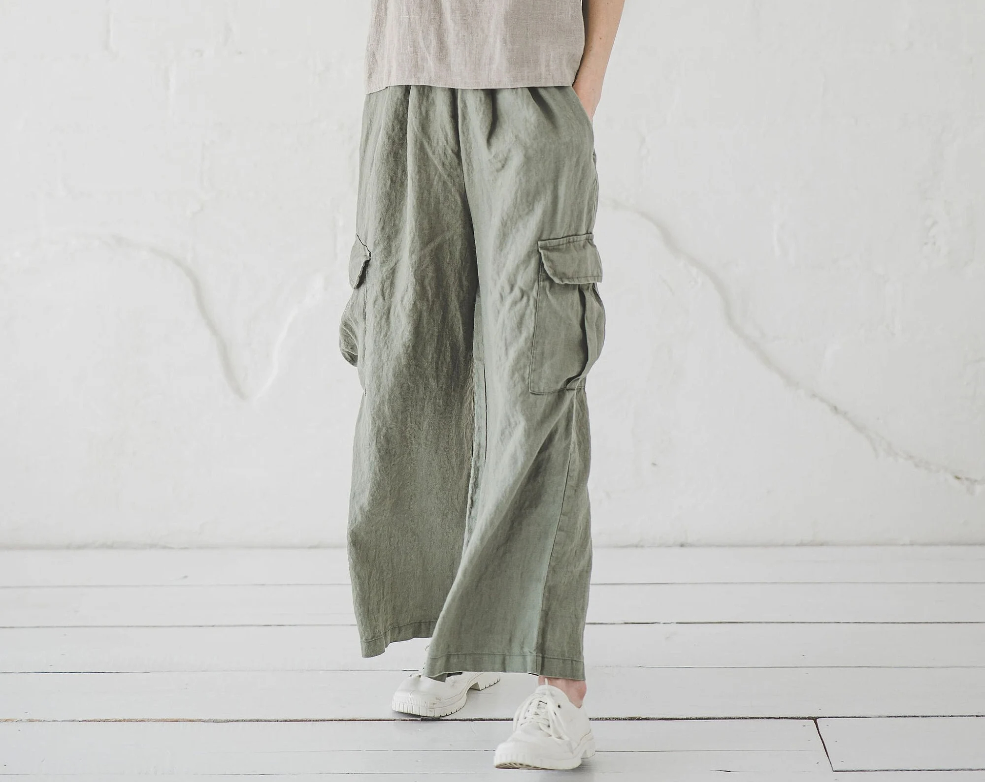 Women's Linen Cargo Wide-Leg Pants - Image 3